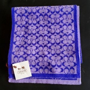 Coach - 100% wool scarf (F98730)